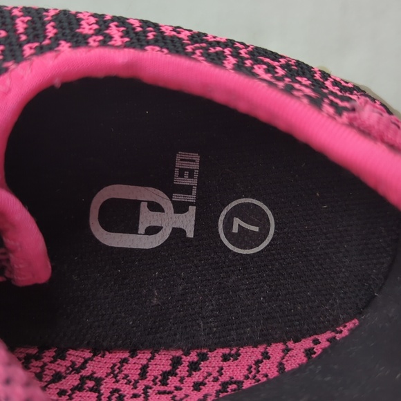 Light Up LED Running Walking Athletic Sneakers 7 Black Pink - Picture 4 of 14